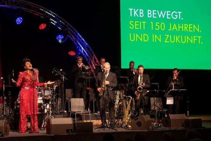 Die Pepe Lienhard Band begeistert die Gäste mit schwungvoller musikalischer Unterhaltung. Fotos: TKB