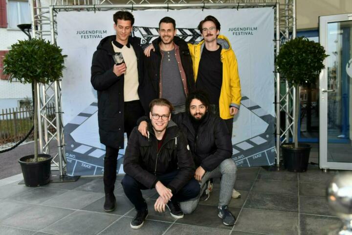 Der Regisseur des Siegerfilms «Ohnmacht», Timon Gabriel Meyer (links), mit seiner Crew. Fotos: Markus Bösch