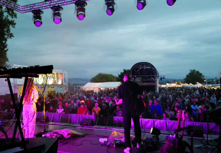 Die hochkarätigen Live-Acts waren die Highlights am Sommernachtsfest. Fotos: Sommernachtsfest Romanshorn