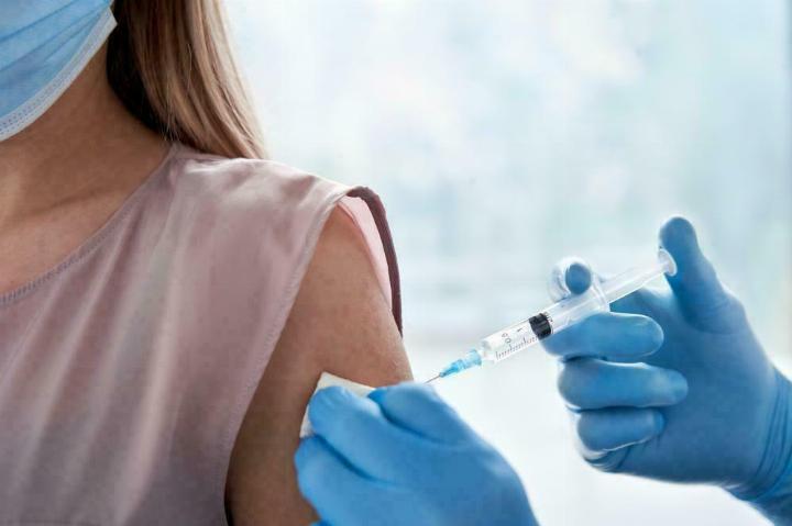 Nationale Impfwoche vom 8. bis 14. November 2021 mit Impfnächten am 12. und 13. November und täglichen Walk-In-Impungen. Foto: Shutterstock