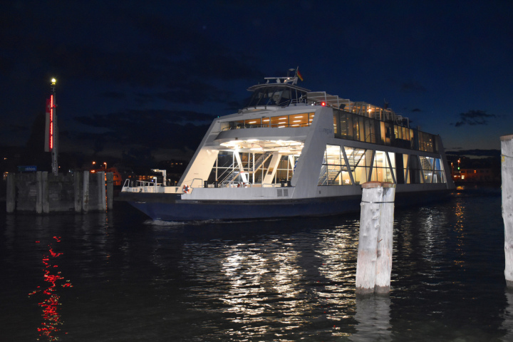 Weil die MF Romanshorn für Fahrschulungen sowie Prüfungen vom Bundesamt für Verkehr (BAV) abgestellt ist, kommt die Euregia wieder zum Einsatz. Fotos: Hansjürg Oesch