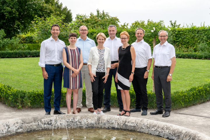Von links: Andrea Caroni, Lisa Mazzone, Urs Martin, Brigitte Häberli-Koller, Werner Salzmann, Eva Herzog, Stefan Engler und Paul Roth trafen sich im Kanton Thurgau. Foto: zVg.