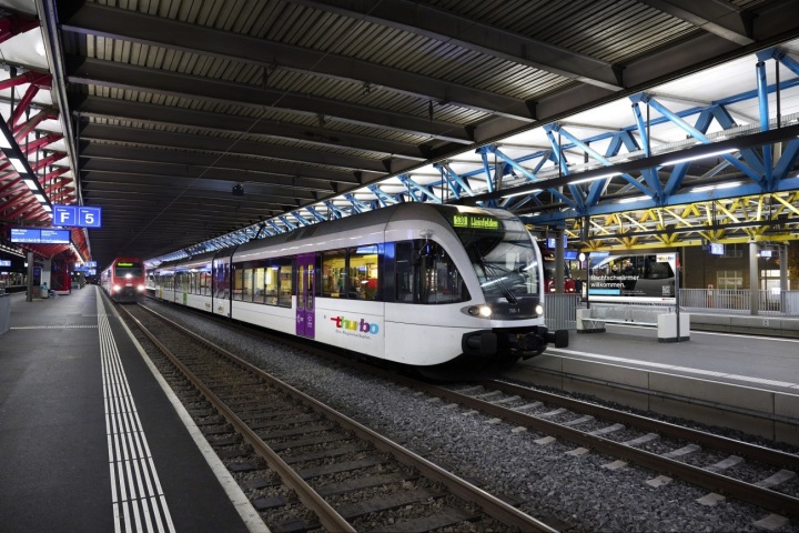 Ab Fahrplanwechsel werden Freitag- und Samstagnacht sowie an Feiertagen viele Ortschaften besser mit dem öffentlichen Verkehr erschlossen. Fotos: zVg.Thurbo