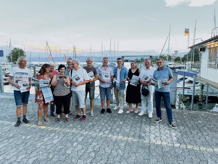 Die «Seeblick»-Korrespondentinnen und -Korrespondenten (es fehlen Elisabeth Fry und Sandra von Siebenthal), die Wellenbrecher-Autoren und das Ströbele-«Seeblick»-Team haben das gemeinsame Ziel, der Leserschaft Woche für Woche spannende und aktuelle Lektüre aus ihrer Wohngemeinde und der Region zu bieten. Foto: Moez Ouerfelli