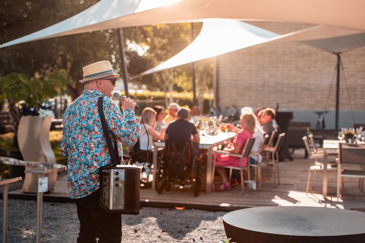 Blick auf die Paddock Lounge.