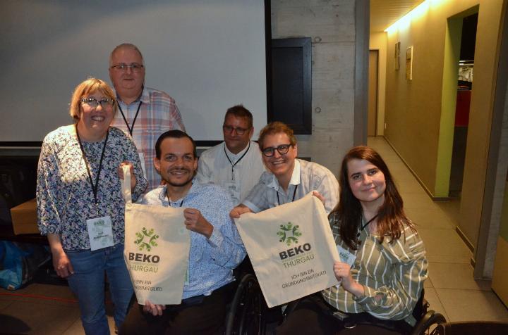 Der erste Vorstand des neu gegründeten Vereins Behindertenkonferenz Thurgau (Beko), von links: Susi Rutishauser, Daniel Wapp, Roger Lieberherr (Präsident), Remo Biedermann, David Belz, Mira Fischbacher. Fotos: Christoph Heer Der erste Vorstand des neu gegründeten Vereins Behindertenkonferenz Thurgau (Beko), von links: Susi Rutishauser, Daniel Wapp, Roger Lieberherr (Präsident), Remo Biedermann, David Belz, Mira Fischbacher. Fotos: Christoph Heer