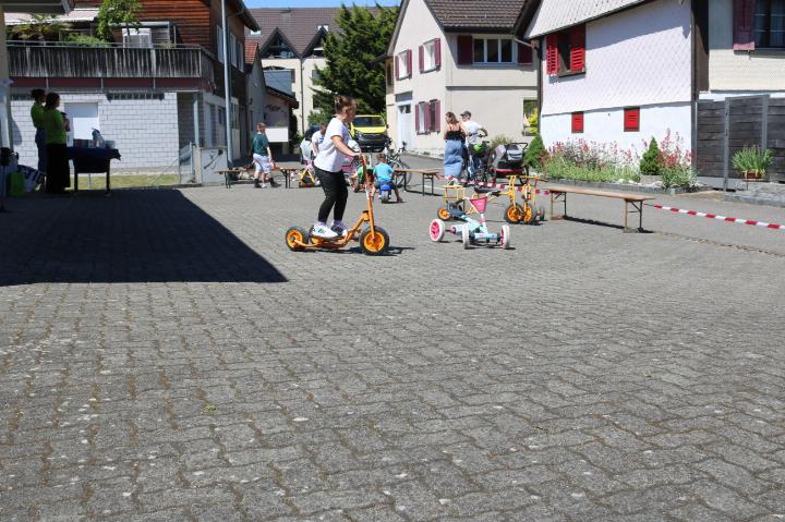 Am Spielgruppenfest konnten sich Interessierte ein Bild von der Welt der Spielgruppe machen. Fotos: Markus Bösch Am Spielgruppenfest konnten sich Interessierte ein Bild von der Welt der Spielgruppe machen. Fotos: Markus Bösch