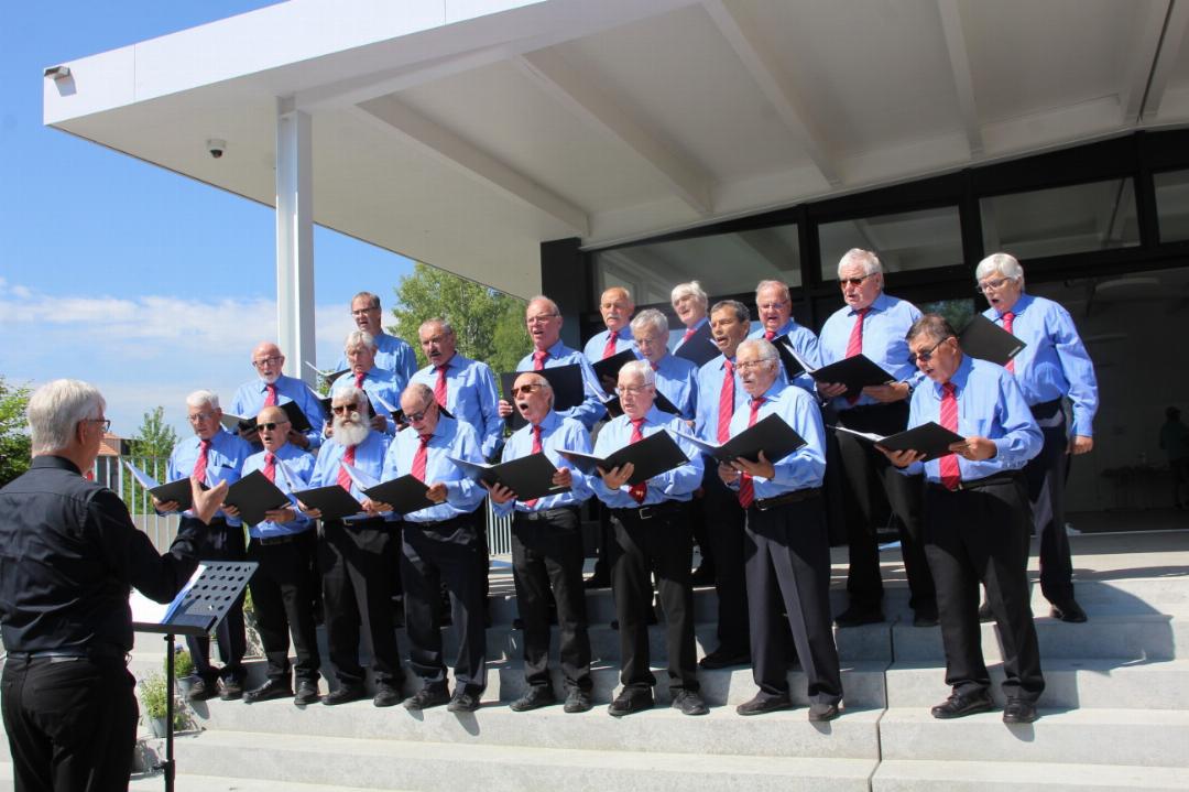 Der Männerchor Salmsach-Langrickenbach und... Der Männerchor Salmsach-Langrickenbach und...