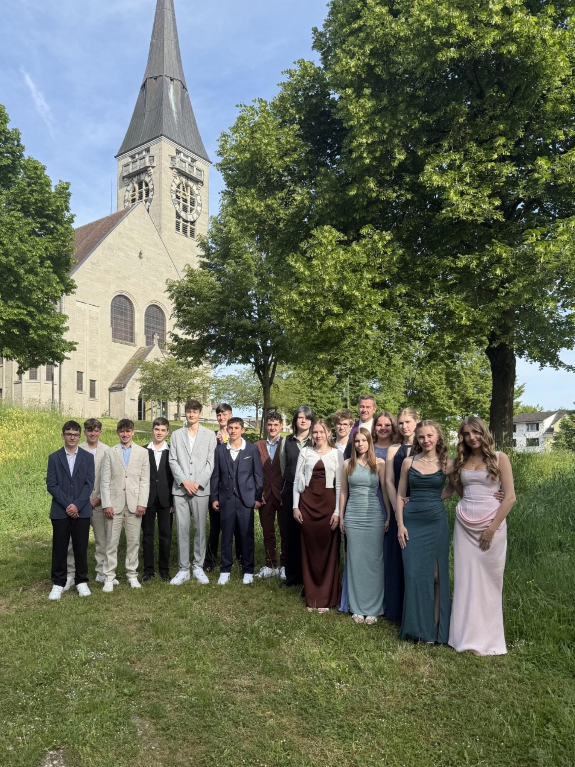 Festlicher Konfirmationsgottesdienst zum Thema Dankbarkeit - Das Bild wird blockiert. – Möglicherweise durch einen aktiven Adblocker.