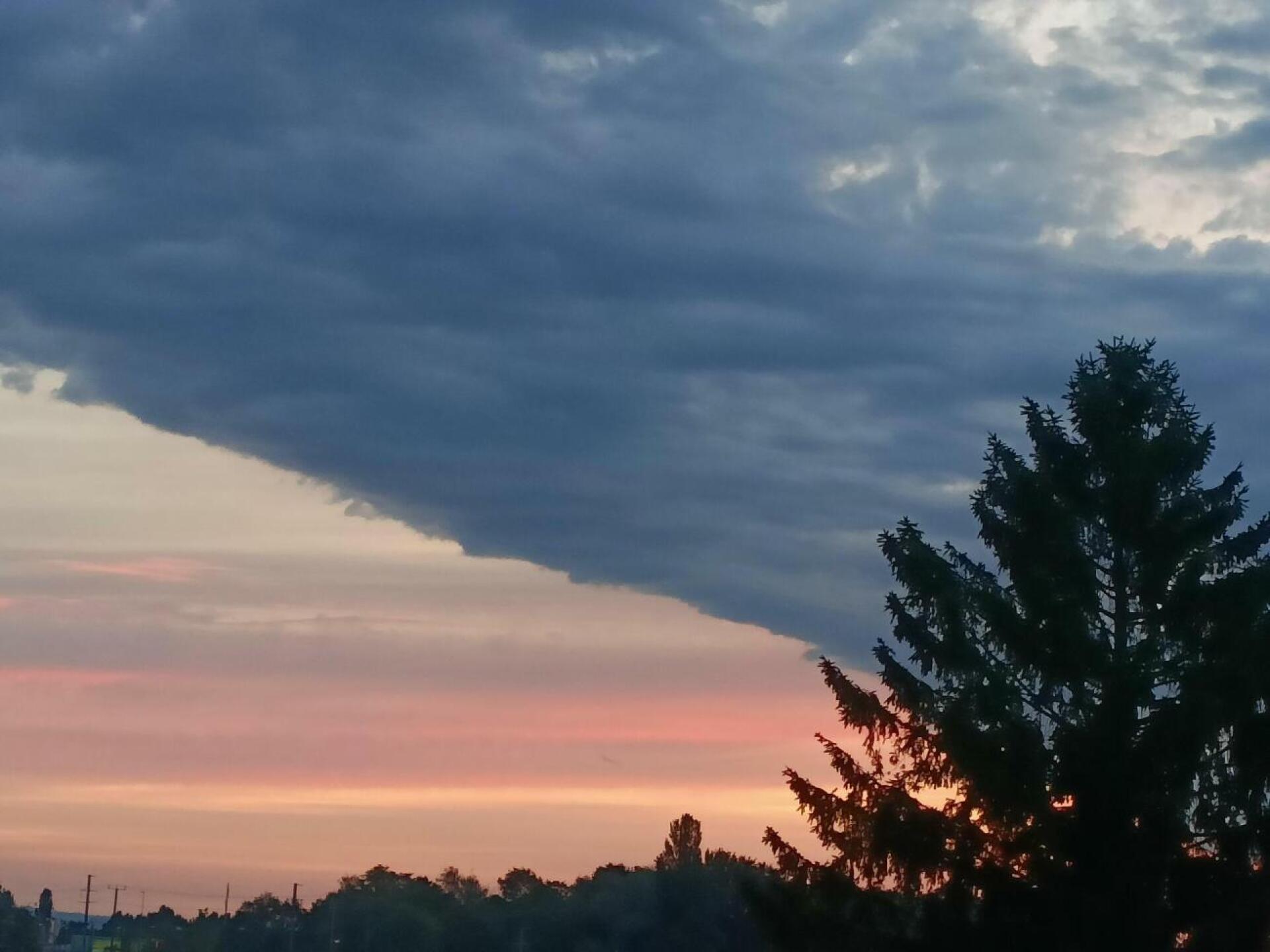 Der Himmel geteilt in Tag und Nacht