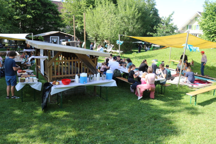 Impressionen vom Sommerfest 2026 im Garten des Chinderhuus Sunnehof. Fotos: Markus Bösch Impressionen vom Sommerfest 2026 im Garten des Chinderhuus Sunnehof. Fotos: Markus Bösch
