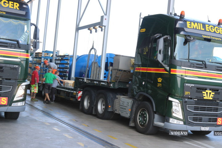 Fatzer in Romanshorn: Verlad der tonnenschweren Seile für die Säntisschwebebahn. Fotos: Markus Bösch Fatzer in Romanshorn: Verlad der tonnenschweren Seile für die Säntisschwebebahn. Fotos: Markus Bösch