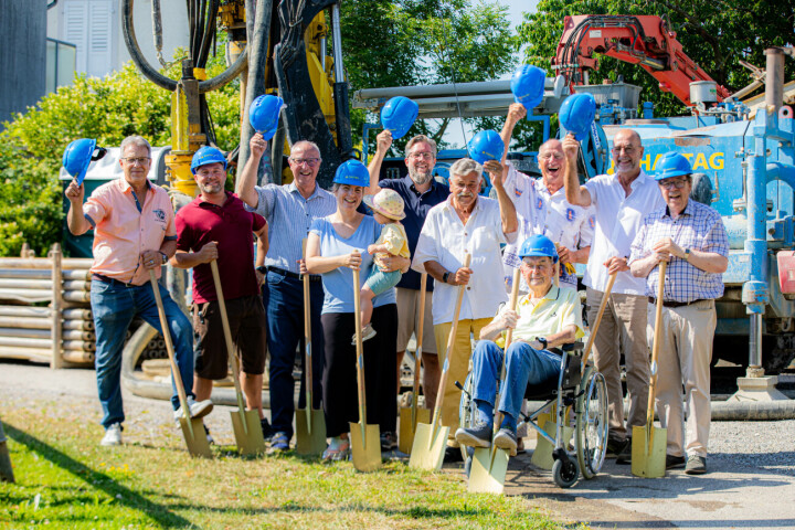 Offizieller Spatenstich für eine neue Erdsondenheizung im Haus Holzenstein. Foto: zVg. Offizieller Spatenstich für eine neue Erdsondenheizung im Haus Holzenstein. Foto: zVg.