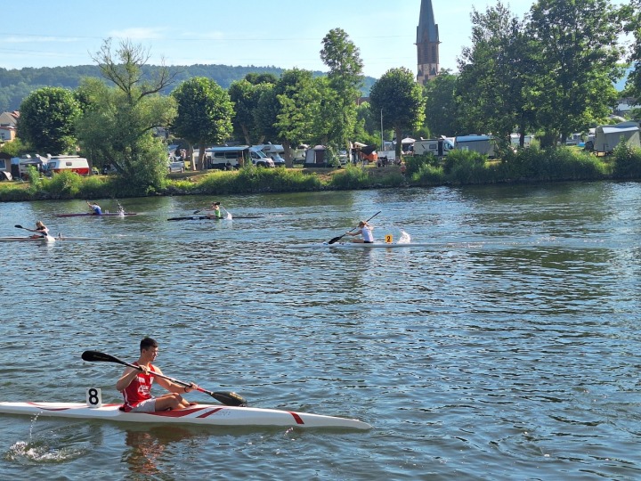 Kleinheubacher Mainregatta: Die Nachwuchsathletinnen und -athleten des Kanuclubs Romanshorn können auf einen gelungenen Wettkampf zurückblicken, wo nebst Medaillen auch Erfahrungen gesammelt wurden. Fotos: Kanuclub Romanshorn
