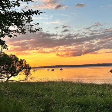 Wenn die Sonne am Abend den See in Gold taucht - Leserfoto: Teresa Heeb /  34 / 2026