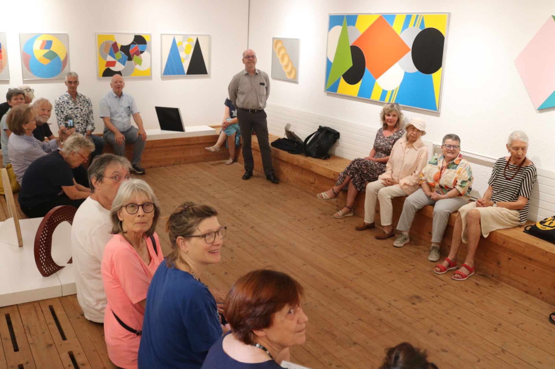 30-Kunstwerke,-30 Gäste,-1-Künstler