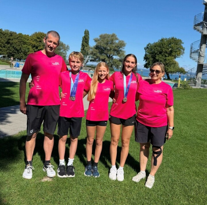 Die erfolgreichen SCR-Sharks mit ihrem Trainerteam: Thomas Gerber, Alerio Zogg, Linn Grob, Elisa Balsamo und Antoinette Gerber (von links). Foto: SC Romanshorn Die erfolgreichen SCR-Sharks mit ihrem Trainerteam: Thomas Gerber, Alerio Zogg, Linn Grob, Elisa Balsamo und Antoinette Gerber (von links). Foto: SC Romanshorn