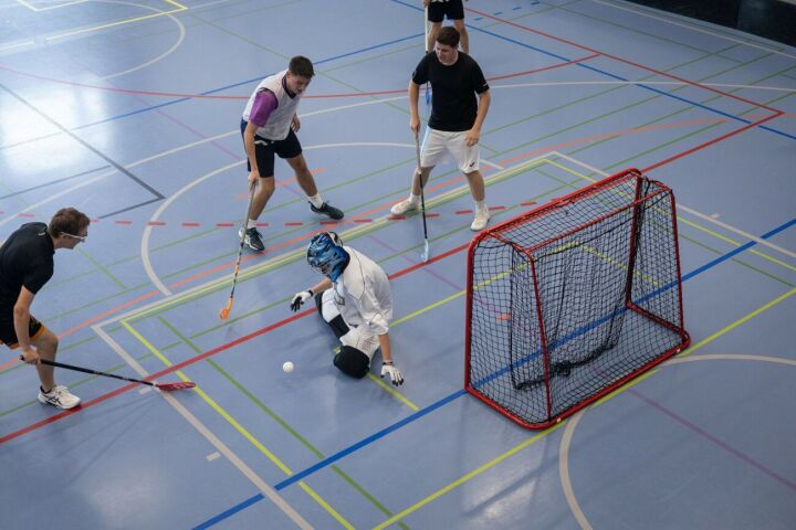 Im Misch-Masch-Masters der Jungschi Romanshorn Unihockey wird um «Ruhm und Ehre» gespielt. Fotos: zVg. MMM-OK Im Misch-Masch-Masters der Jungschi Romanshorn Unihockey wird um «Ruhm und Ehre» gespielt. Fotos: zVg. MMM-OK