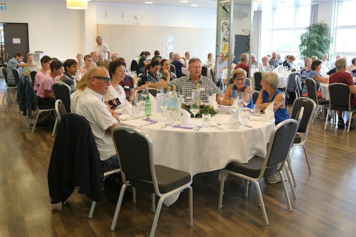 Das Leben als Zwillinge verbindet sie – auch am 49. Treffen des schweizerischen Zwillingsvereins. Fotos: Markus Bösch Das Leben als Zwillinge verbindet sie – auch am 49. Treffen des schweizerischen Zwillingsvereins. Fotos: Markus Bösch