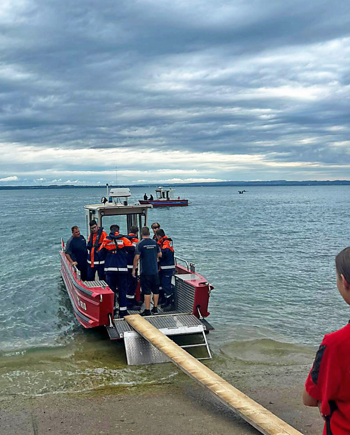 In Romanshorn konnte die Jugendfeuerwehr mit Feuerwehrbooten aufs Wasser. Foto: JFW Oberthurgau