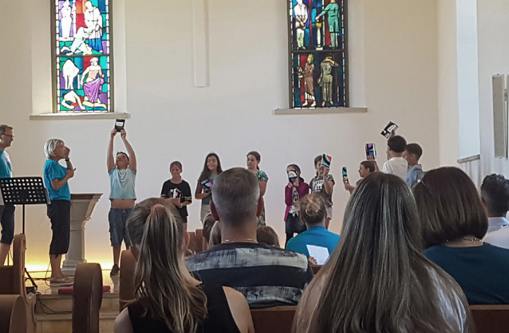 In der Kirche Kunterbunt gaben Theater der 5.-Klässler Einblick ins Leben von Martin Luther. Foto: Evang. Kirchgemeinden Kesswil-Dozwil und Uttwil