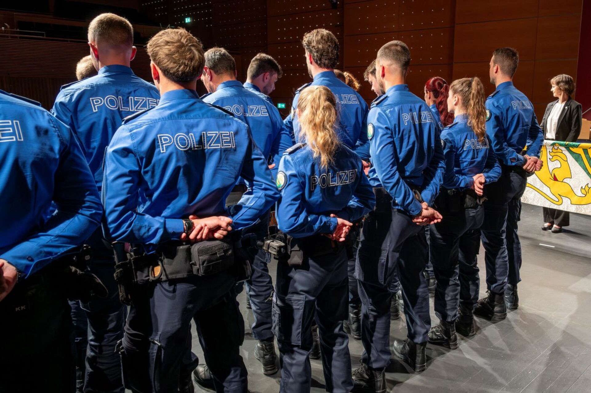 Frauenfeld: Polizistinnen und Polizisten vereidigt - Das Bild wird blockiert. – Möglicherweise durch einen aktiven Adblocker.