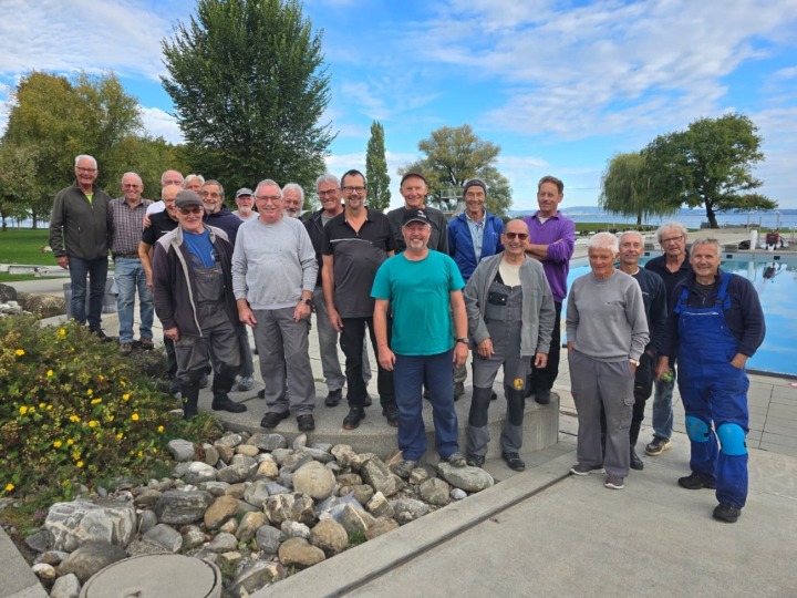 Die Helfergruppe, die letzte Woche bei bestem Spätsommerwetter mit dem Aufbau des Winterwassers gestartet hat. Foto: Winterwasser Oberthurgau Die Helfergruppe, die letzte Woche bei bestem Spätsommerwetter mit dem Aufbau des Winterwassers gestartet hat. Foto: Winterwasser Oberthurgau