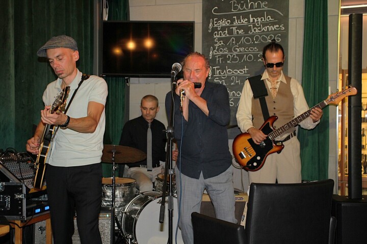 Egidio Juke Ingala and the Jacknives live im Restaurant Panem am See. Fotos: Trudi Krieg