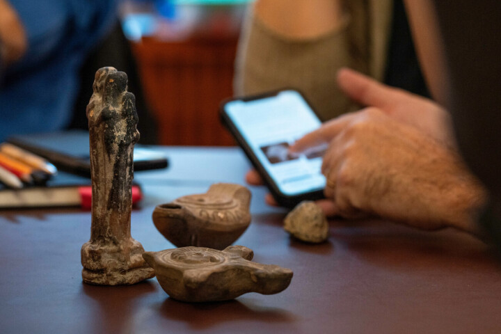 Archäologische Feriensouvenirs – echt oder gefälscht? Foto: zVg. Archäologische Feriensouvenirs – echt oder gefälscht? Foto: zVg.