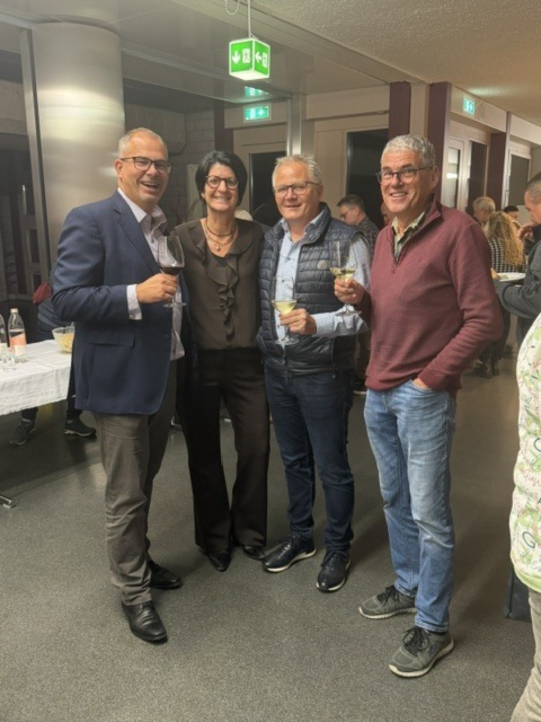 Urs Martin (Regierungsratspräsident, v. l.), Bettina Ostertag (Präsidentin HEV Romanshorn), Daniel Güntzel (Abendorganisator HEV Romanshorn), Theo Dürig (HEV Thurgau). Urs Martin (Regierungsratspräsident, v. l.), Bettina Ostertag (Präsidentin HEV Romanshorn), Daniel Güntzel (Abendorganisator HEV Romanshorn), Theo Dürig (HEV Thurgau).