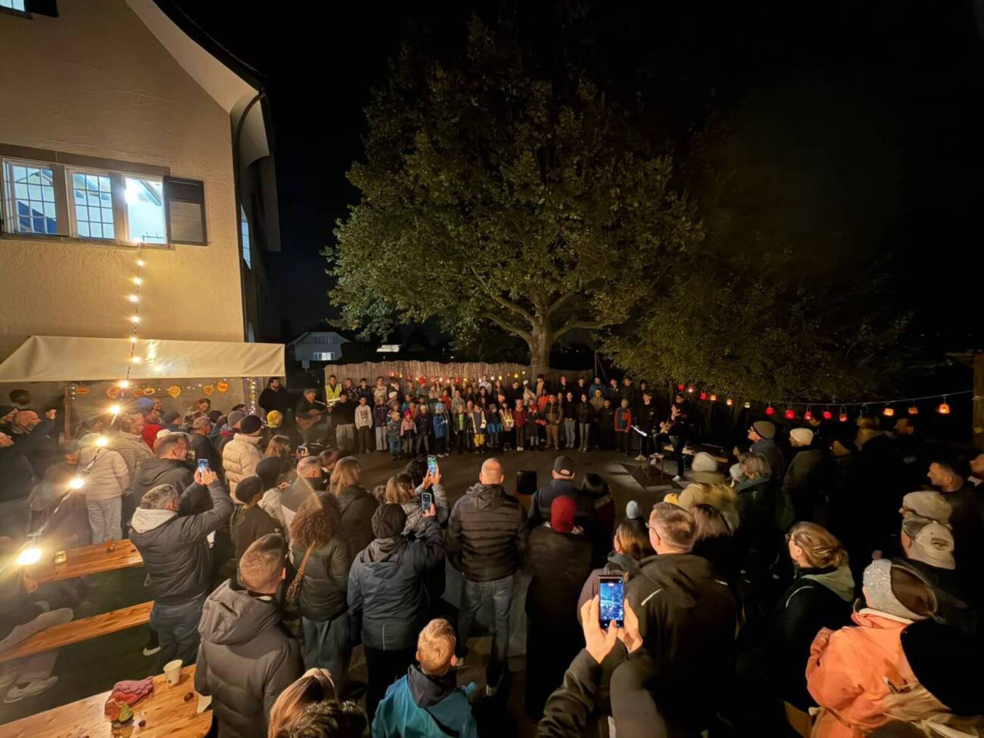 Herbstfest im Schulhaus Spitz - Das Bild wird blockiert. – Möglicherweise durch einen aktiven Adblocker.