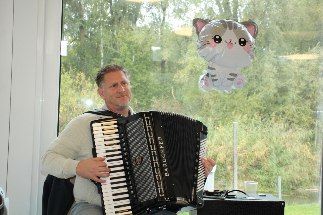 Paddy Meisser sorgte mit seiner Handorgel für Stimmung. Paddy Meisser sorgte mit seiner Handorgel für Stimmung.